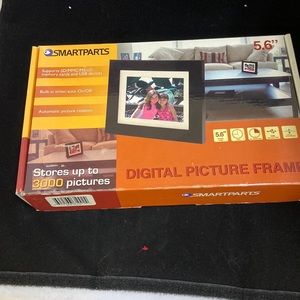 Smartparts Digital Picture Frame - 5.6" - New in box